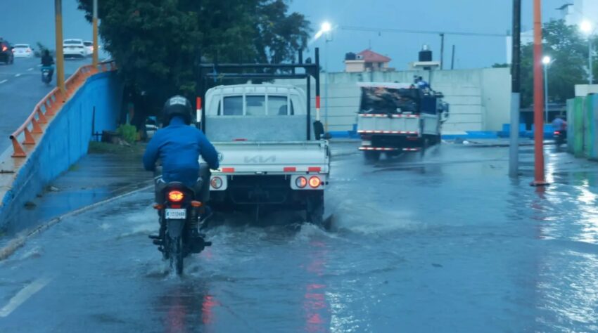 COE emite alerta en 15 provincias por lluvias y crecidas de ríos