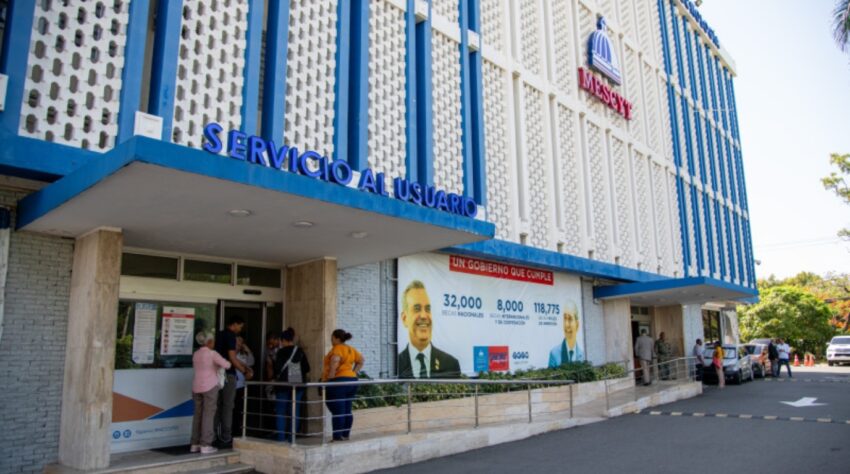 Empleados públicos enfrentan incertidumbre
