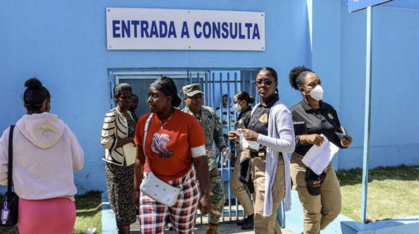 Haitianos no pagan por servicios de salud