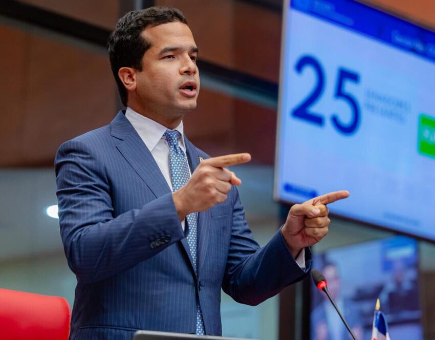 Senador propone inhabilitar de por vida a funcionarios involucrados en tráfico de migrantes