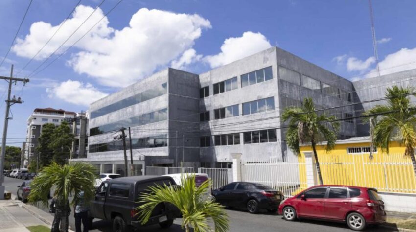 Tribunales sin espacio y un palacio de justicia paralizado