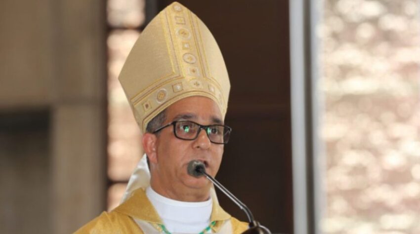 Arzobispo de Santiago Difunde el Comunicado del Vaticano