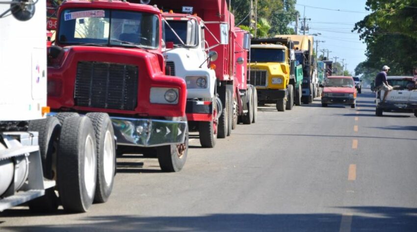 Comercio y transporte registran descenso en abril 2025