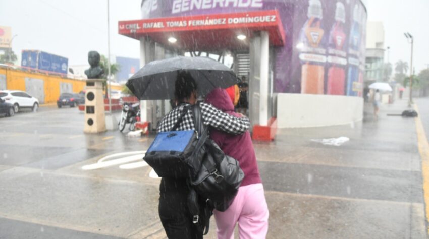 Lluvias y onda tropical provocan intensa vaguada y tronadas