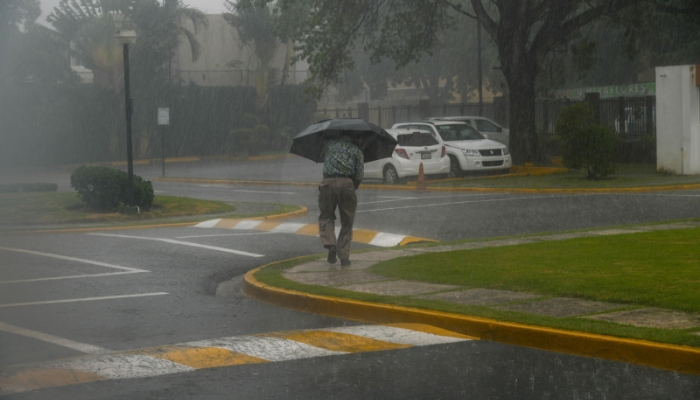 Onda Tropical con Probabilidad de Ciclón y Aguaceros en República Dominicana