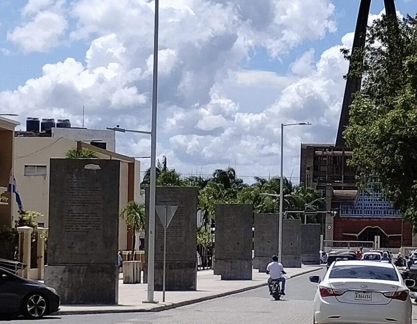 Vándalos Destrozan la Vía Sacra en Higüey